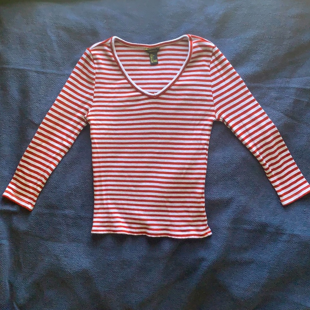 Ribbed, 3/4 length, sleeve crop top!